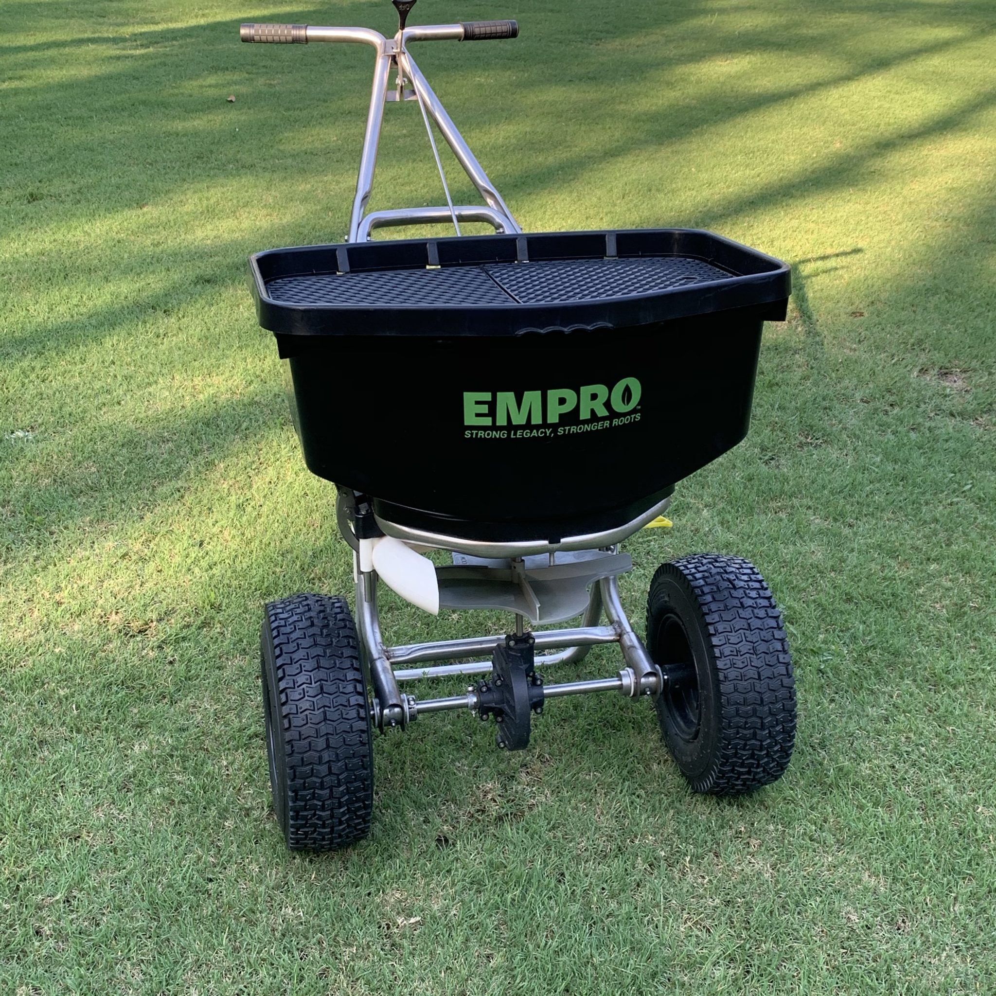 Empro 100 lb. Professional Spreader Review » Sunny Bermuda