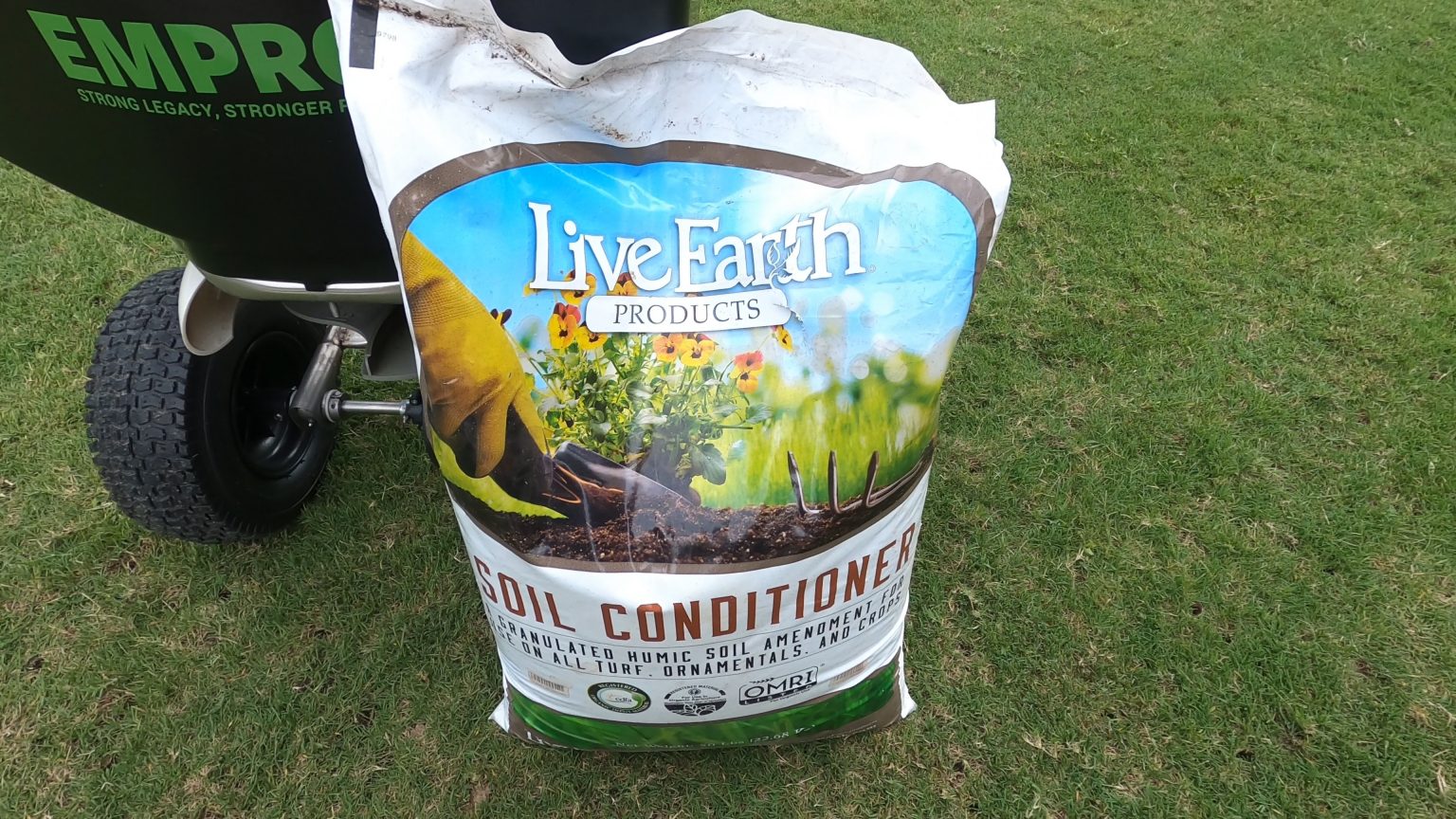 LiveEarth Humate Soil Conditioner Bermuda Grass Soil Improvement
