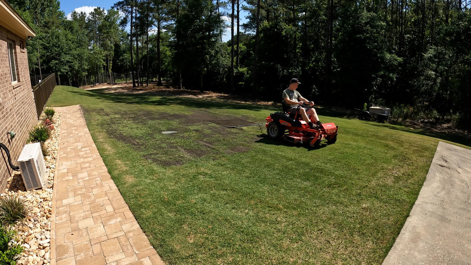 Top Dressing a Bermuda Lawn (S3E12) » Sunny Bermuda