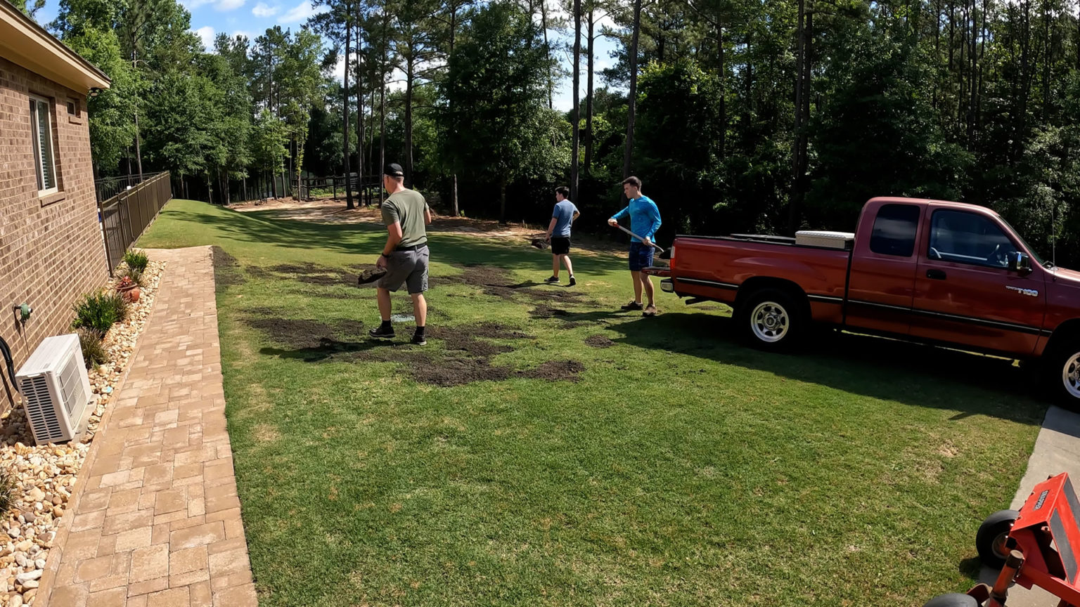 Top Dressing a Bermuda Lawn (S3E12) » Sunny Bermuda