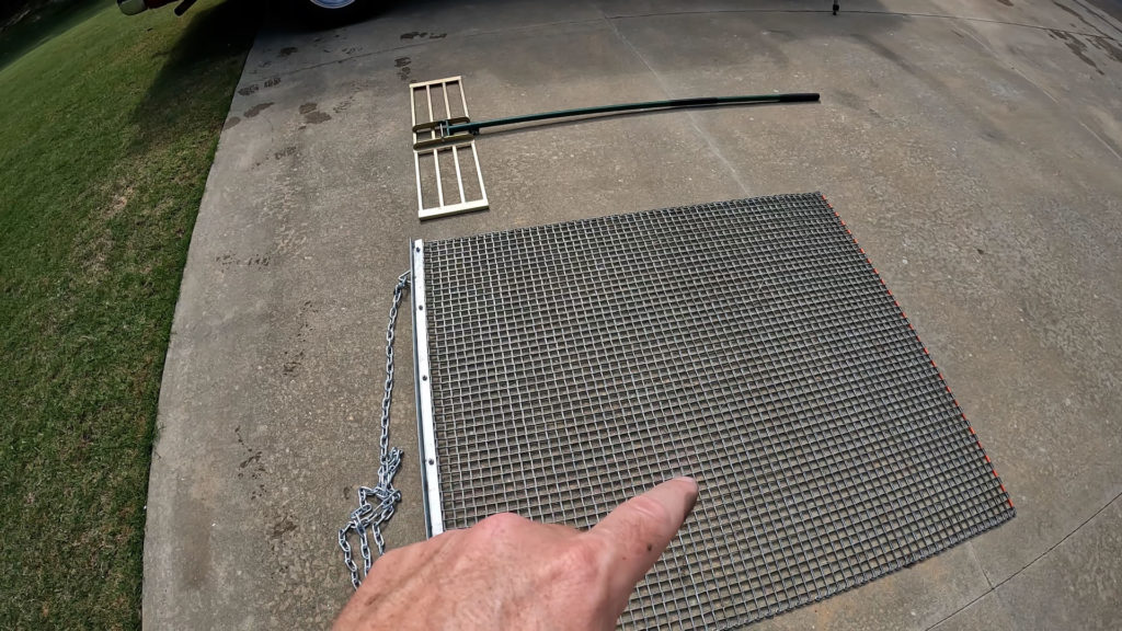 Top Dressing a Bermuda Lawn (S3E12) » Sunny Bermuda